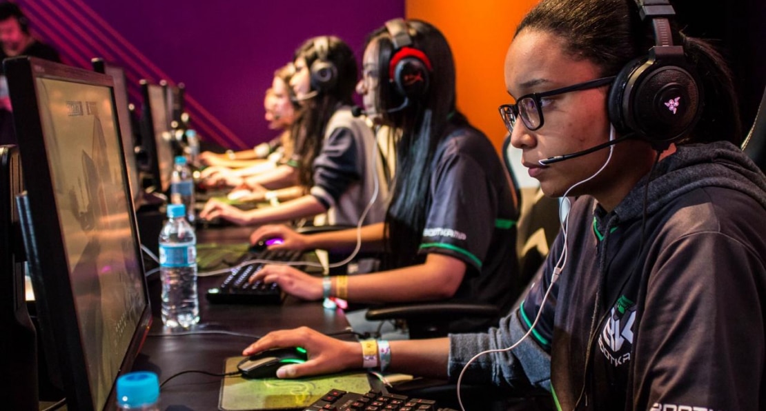 Meninas enfrentam machismo em jogos online com criação de comunidades  virtuais - Desenrola e Não Me Enrola