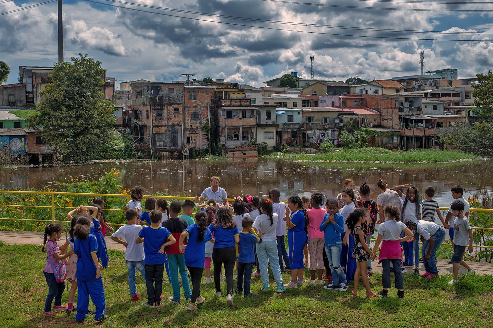 Crianças em escola municipal de Manaus aprendem sobre consequências da poluição do rio