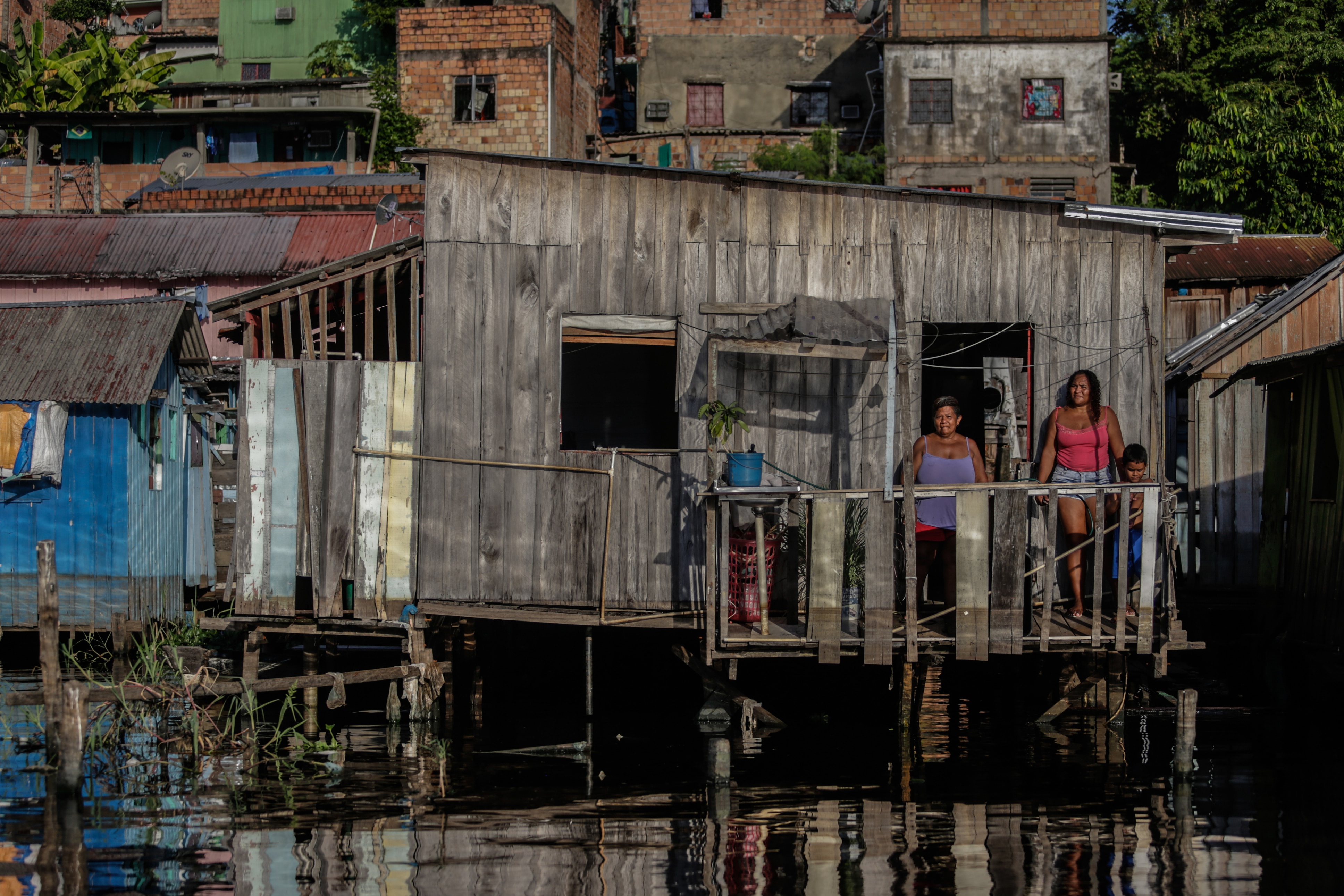 O Barou não tem um segundo de paz no dormitório!