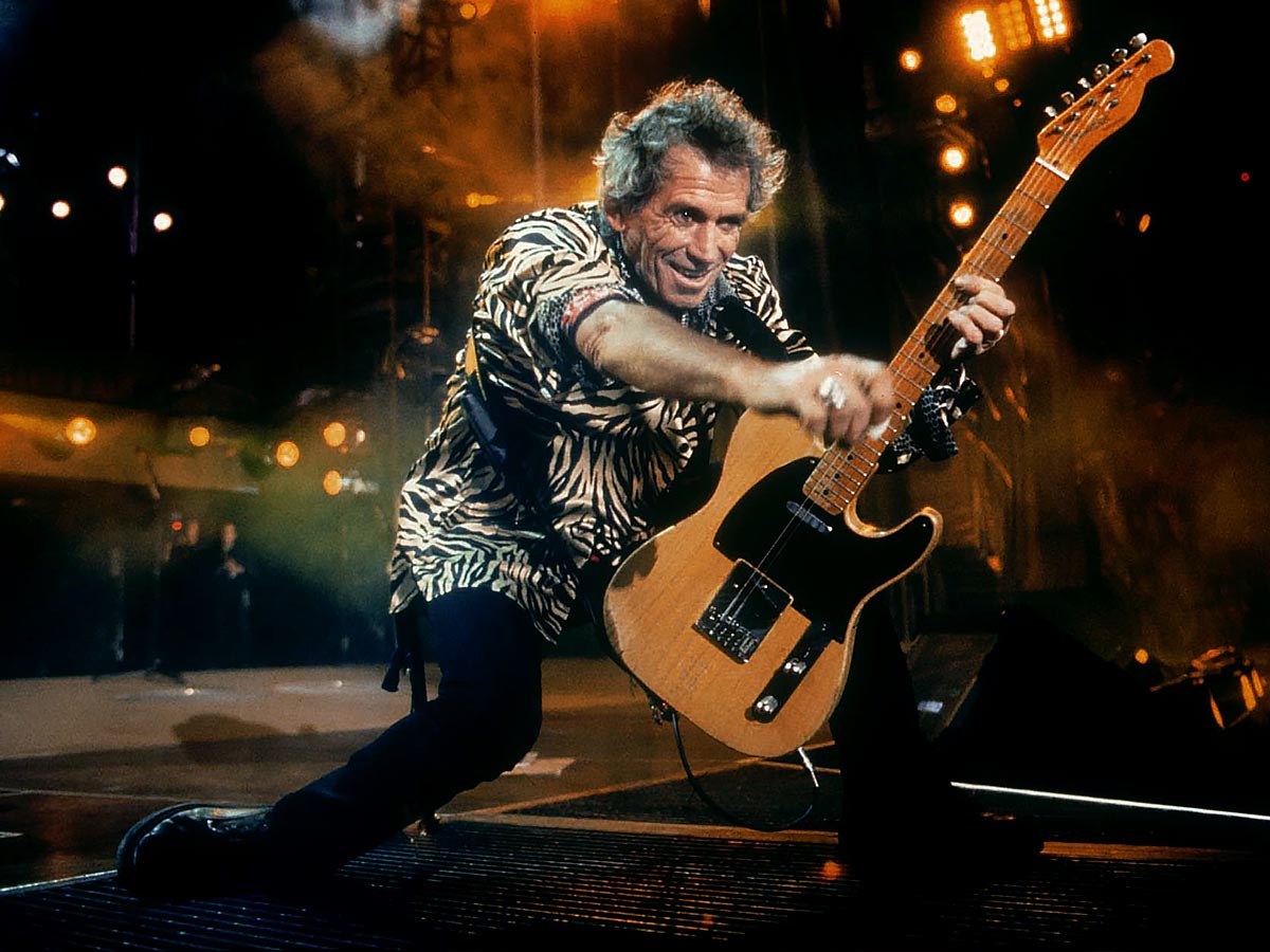 O guitarrista dos Rolling Stones, Keith Richards, durante a turnê 'Bridges to Babylon' em Chicago em 23 de setembro de 1997.