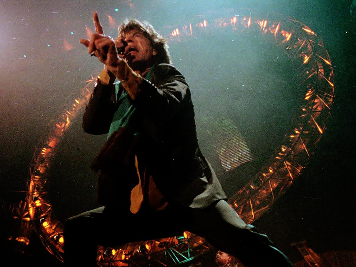 O vocalista dos Rolling Stones, Mick Jagger, durante o show da banda em Winnipeg, no Canadá, em 30 de setembro de 1997.