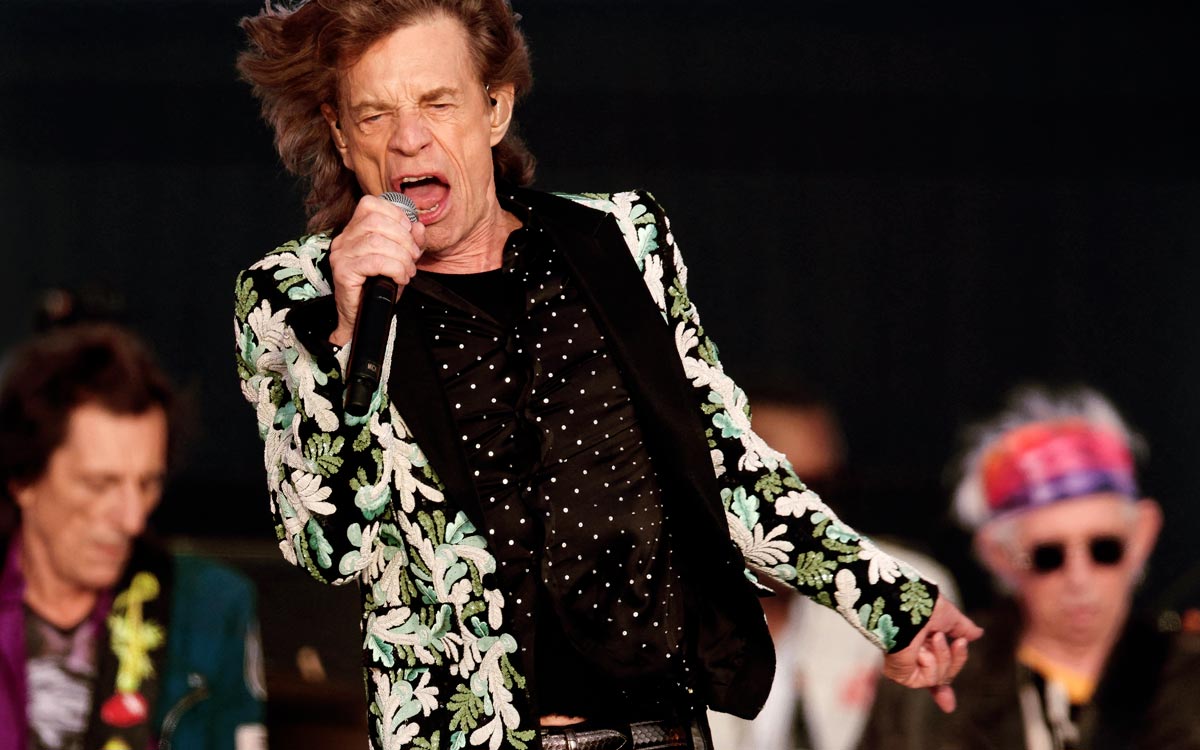 Mick Jagger, Ronnie Woods e Keith Richards dos Rolling Stones se apresentam no festival British Summer Time no Hyde Park em Londres, em 25 de junho de 2022.